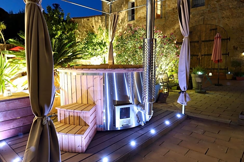 Maison Dix Chambres d'hôtes et Espace SPA Bien être