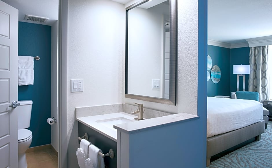 Photo 1 of 3 of Deluxe 1 King Bed