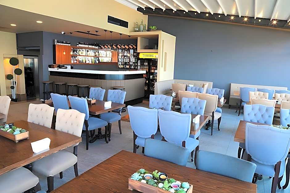 Pasaport Pier Hotel