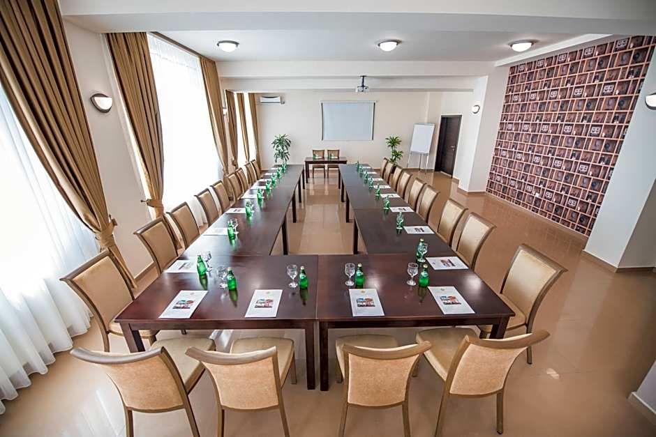 Oxford Hotel & Conference Center