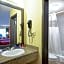 Econo Lodge Inn & Suites