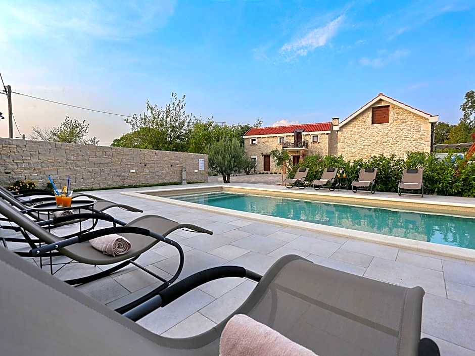 Villa in Prkos with Private Pool and Sea Nearby