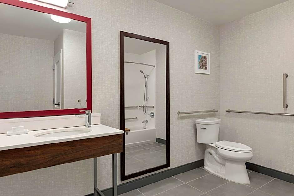 Hampton Inn By Hilton Starkville