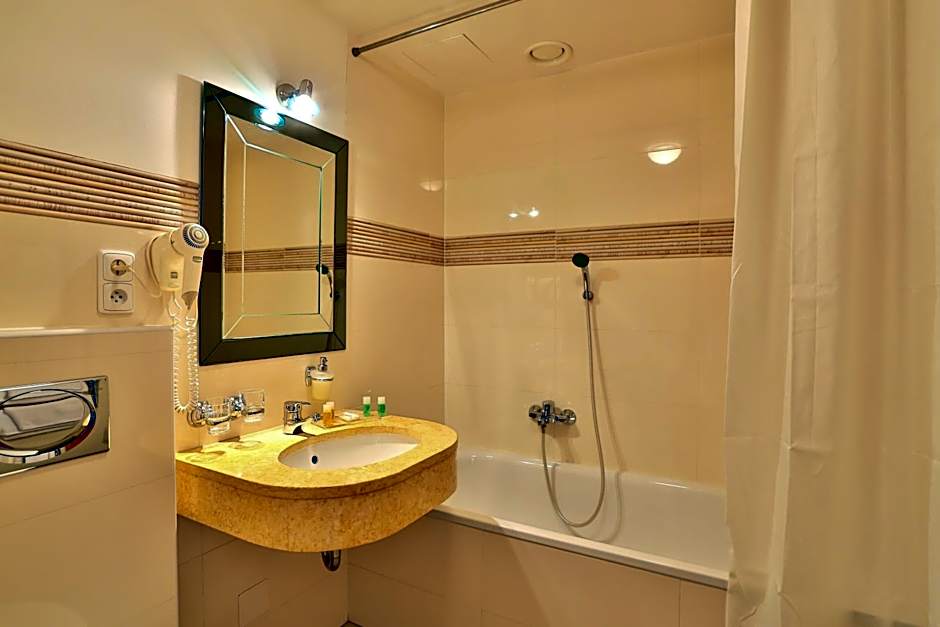 Ariston & Ariston Patio Hotel