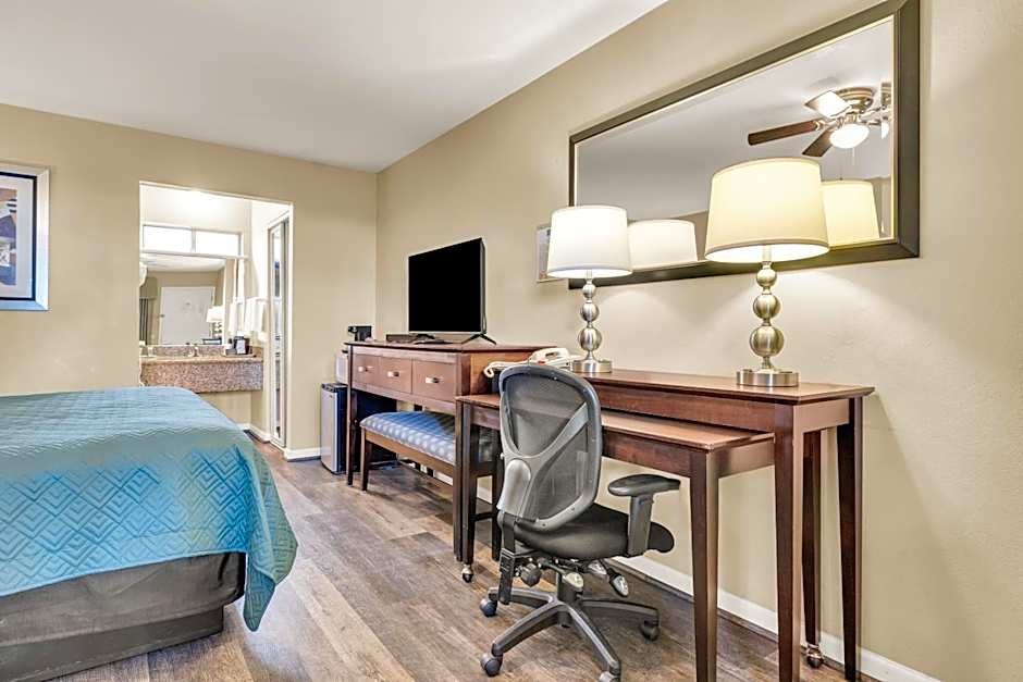 Scottish Fairway Inn