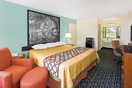 King Room - Non-Smoking (2 Adults)