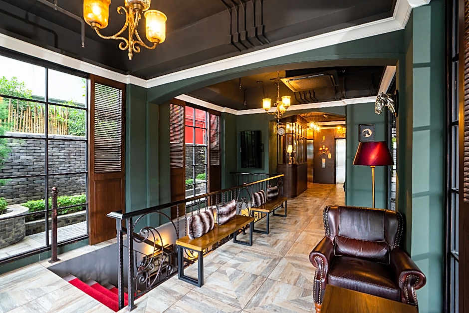 The Coach Hotel Sukhumvit