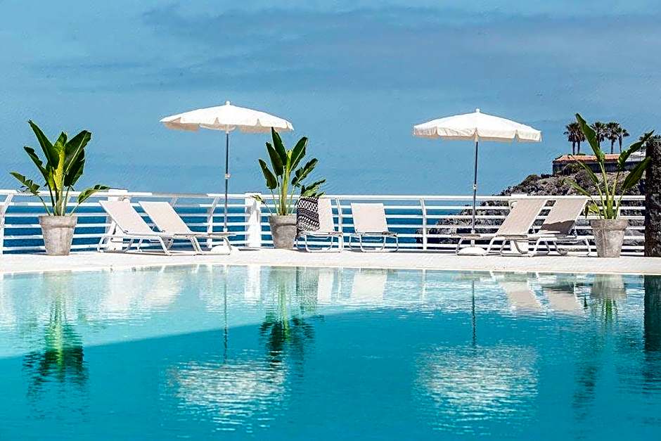 Atlantic Holiday Hotel
