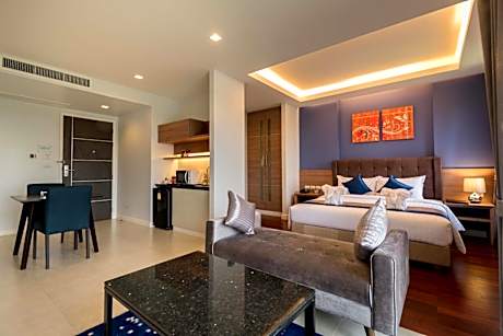 Queen Room with Pool View