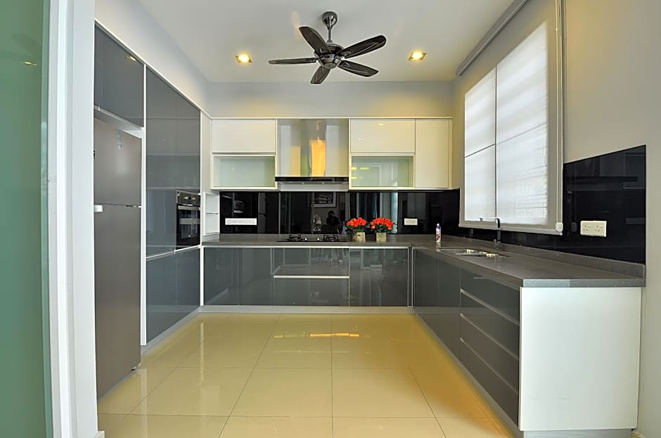 Violet Luxury Service Villa