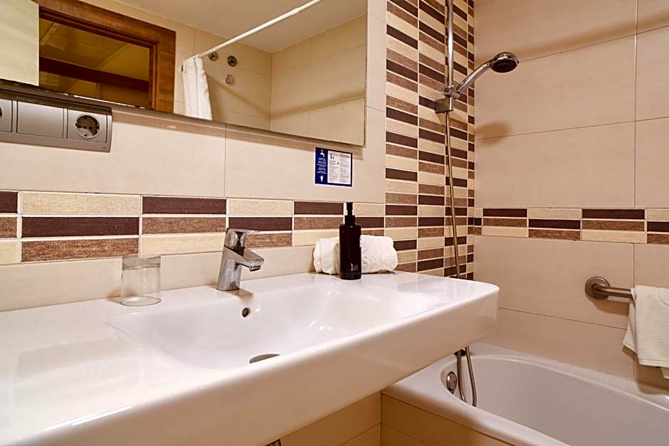 Invisa Hotel Club Cala Blanca
