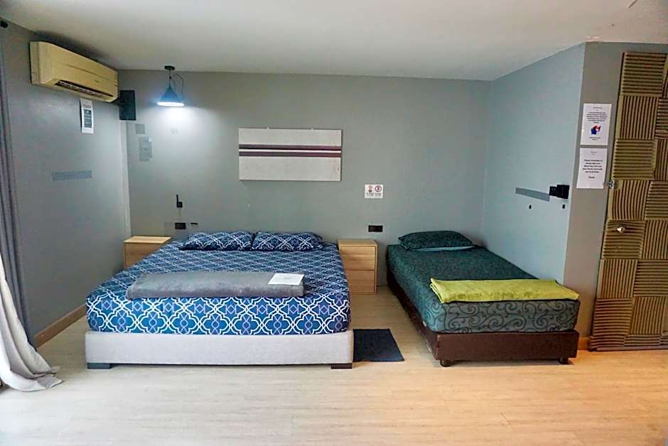 Hash Apartment Silom Soi 3 triple room