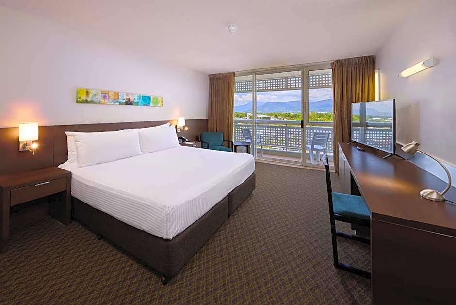 Cairns Harbourside Hotel