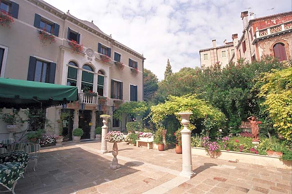 Pensione Accademia - Villa Maravege