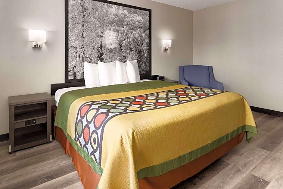 Super 8 by Wyndham Burnham/Lewistown