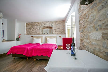 One-Bedroom Apartment with Garden View