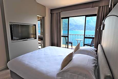 Suite with Lake View