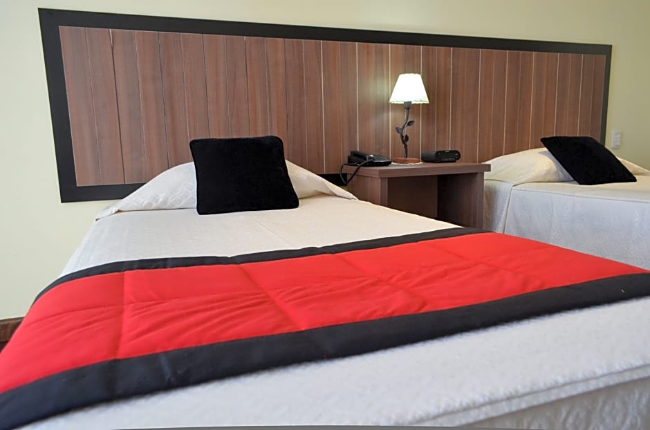 Huinid Pioneros Hotel