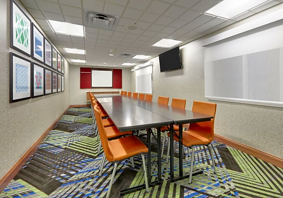 Holiday Inn Express & Suites Mitchell By IHG