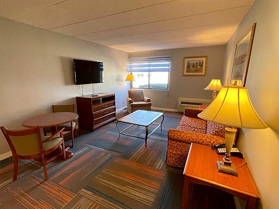 Mystic River Hotel & Suites