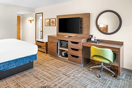 1 King Bed Study With Sofabed Nonsmoking