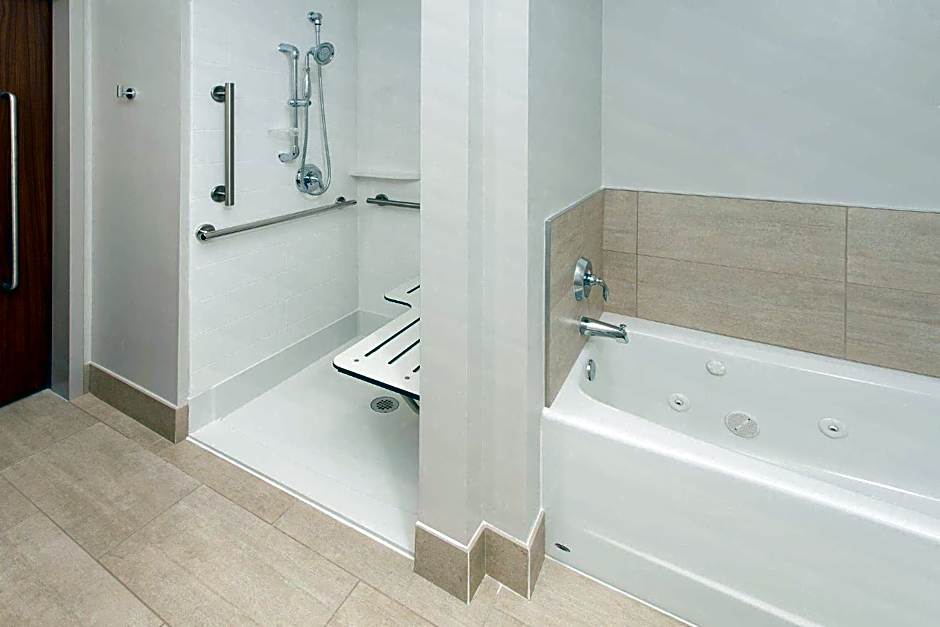 Holiday Inn Express & Suites Sterling Heights-Detroit Area By IHG