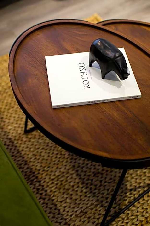 Palms Little Italy Studio with full bathroom by Denstays