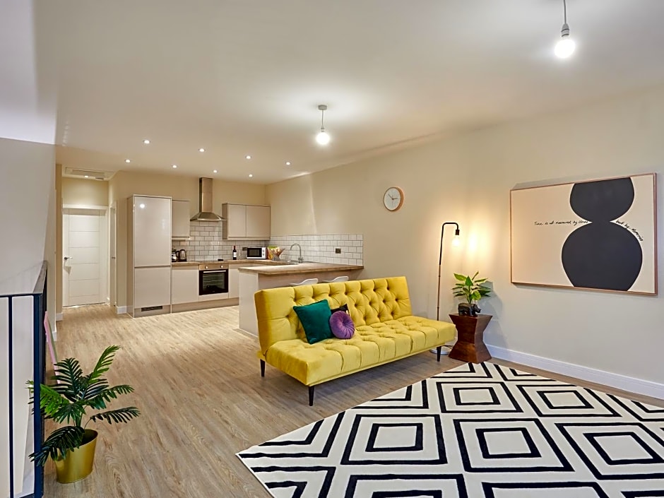 Two Bedroom Apartment by JLJ Apartments & Serviced Accommodation Birmingham - Mantella Lofts