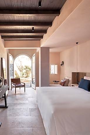 Recit Suite with Outdoor Hot Tub