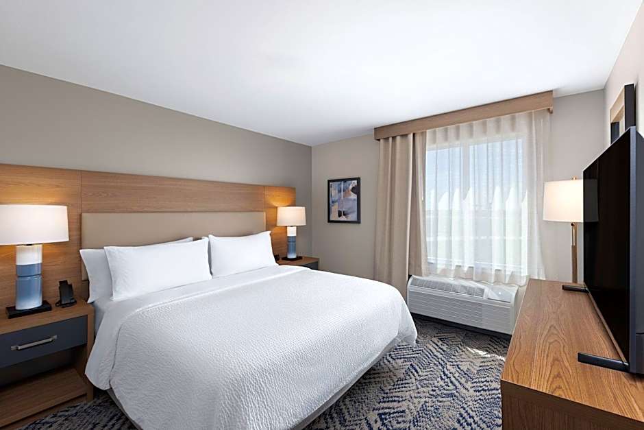 Candlewood Suites McPherson By IHG
