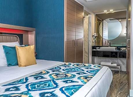 Family Room with Mountain View