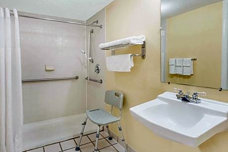 King Room - Mobility Access/Non-Smoking