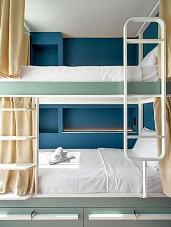 Bed in 6 Bed AC Mixed Dormitory Room with Ensuite Bathroom