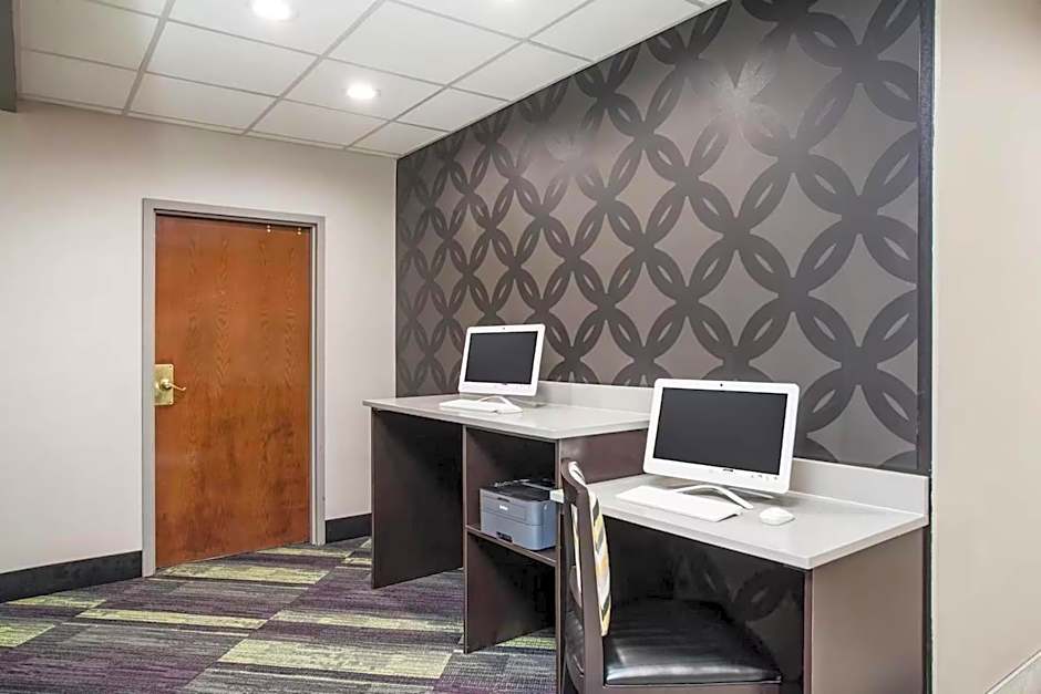 Comfort Inn & Suites Clearwater South - Pinellas Park