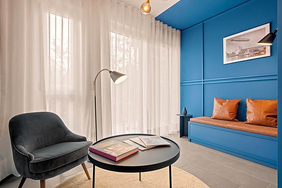 Motel42-Temporary Living