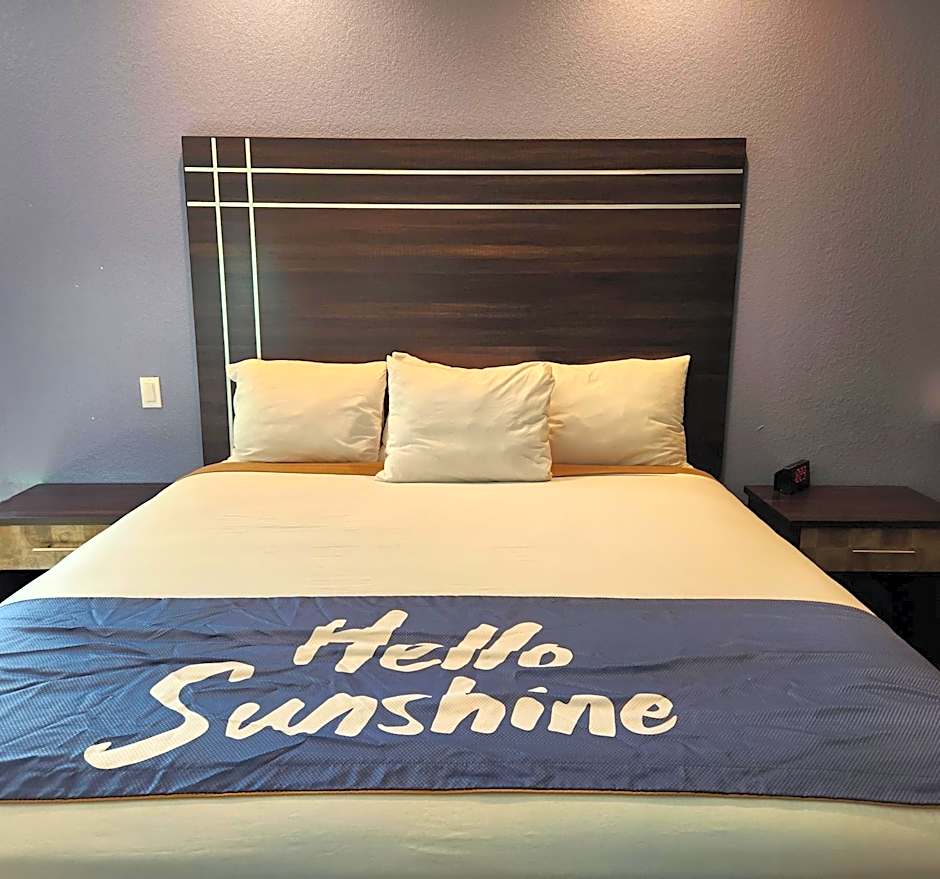 Days Inn & Suites by Wyndham La Porte