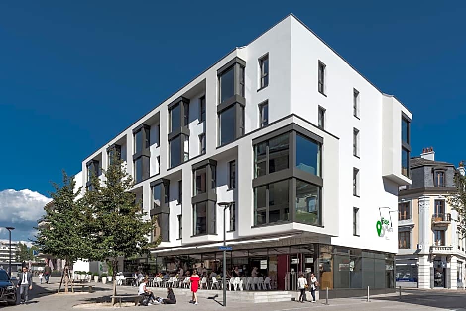 Zdjęcie 1 z 45 — Base Nyon