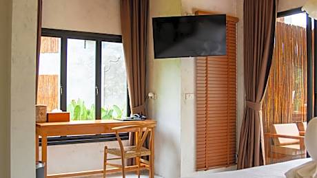 Lagoon Pavilion Room with Spa Bath