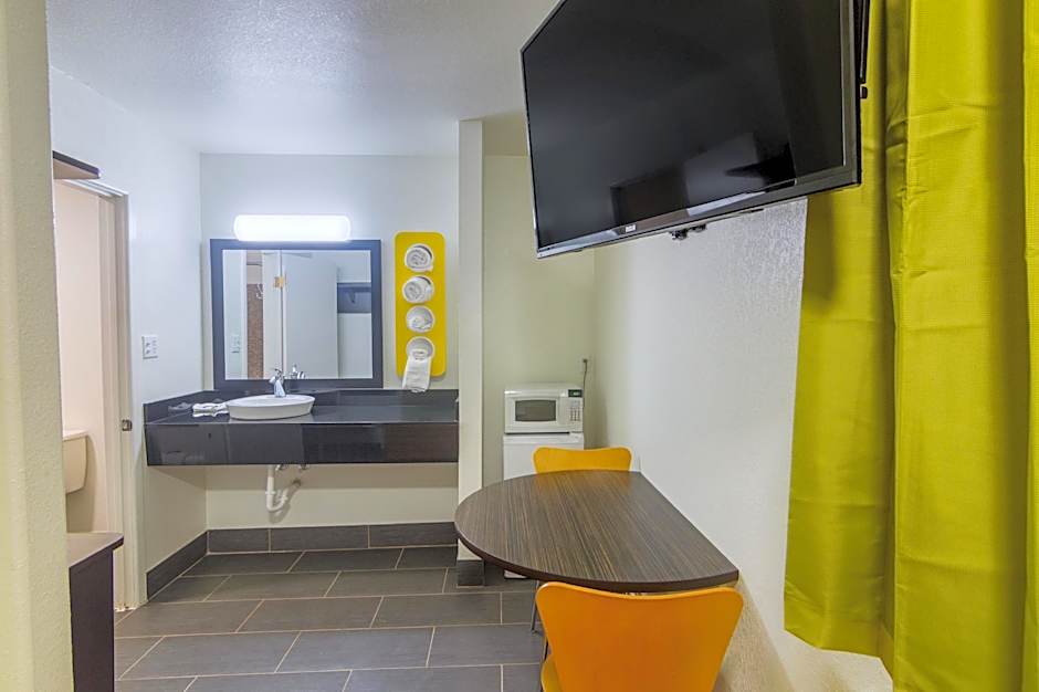 Motel 6-Childress, TX