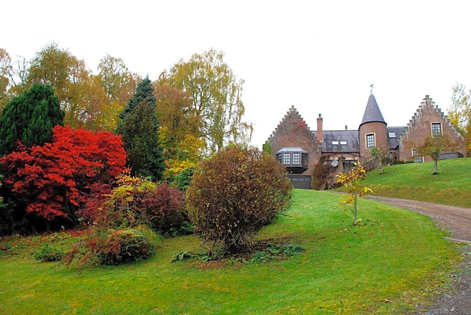 Highland Bear Lodge & Luxury Bear Huts