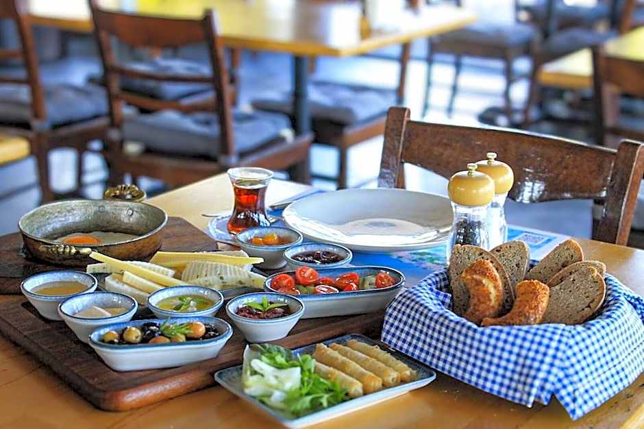 Maya Bistro Hotel & Beach