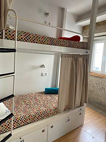 Single Bed in Mixed Dormitory Room