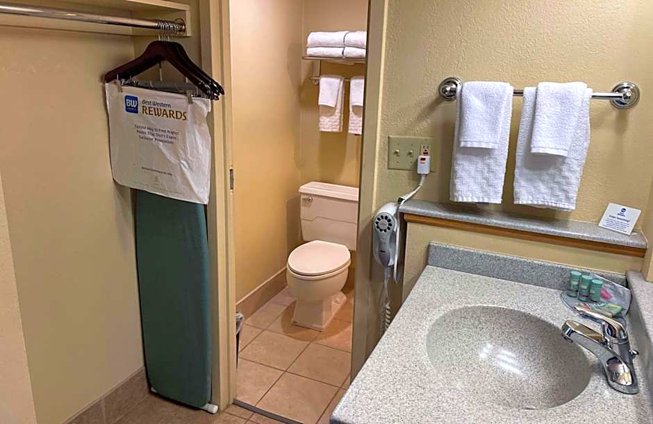 Crossroads Hotel & Event Center