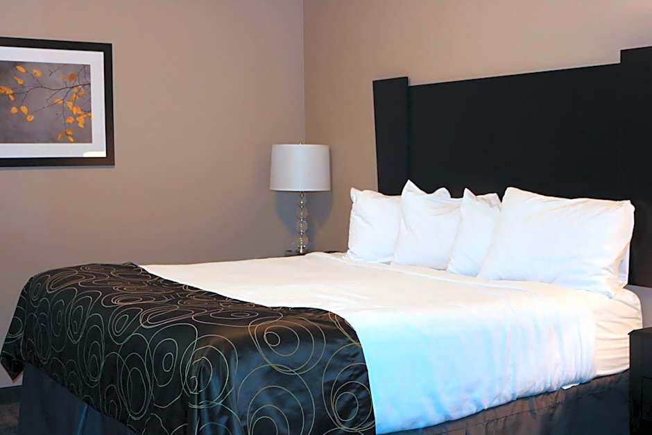 Okoboji Inn & Suites