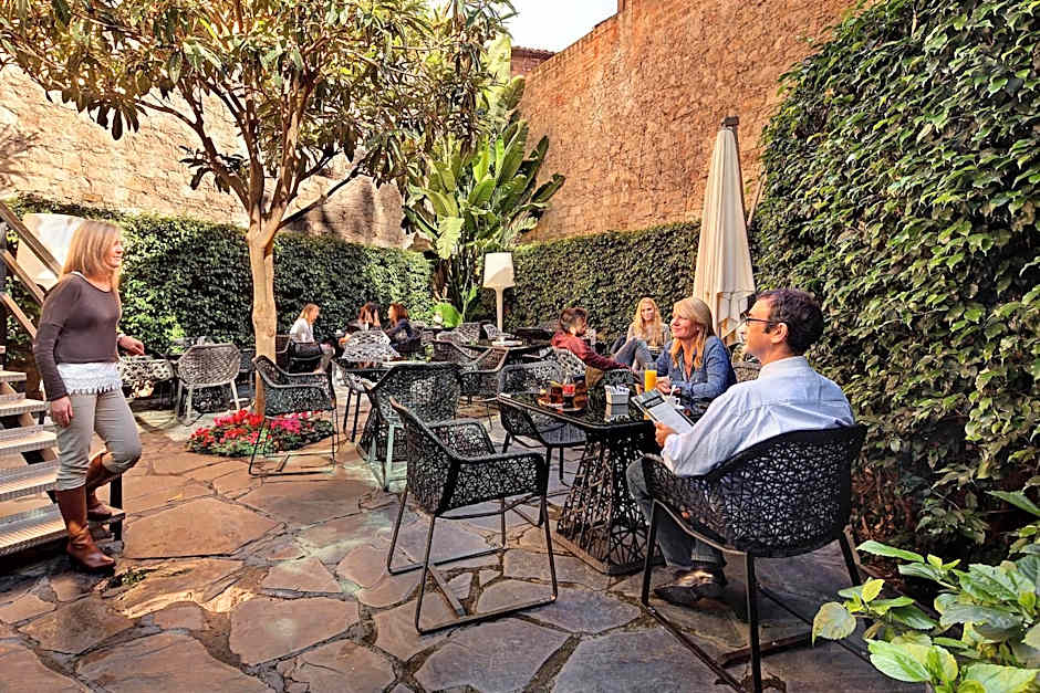 Olivia Plaza Hotel