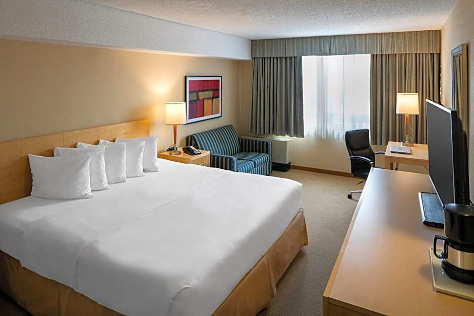 Quality Hotel Montreal East