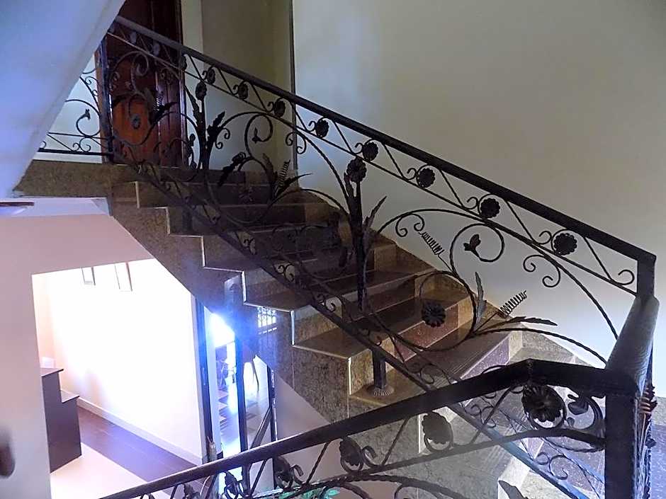 Olina Hotel and Apartments