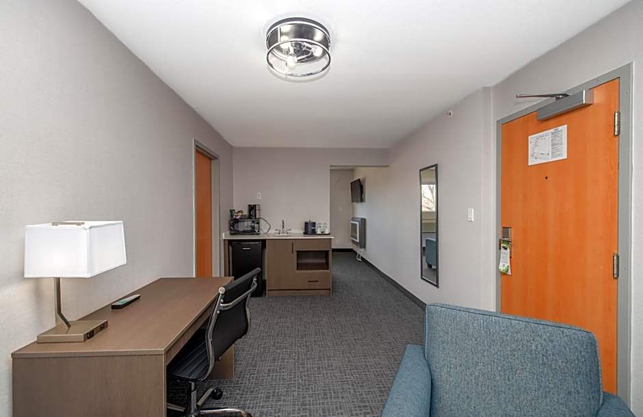 Coast Lethbridge Hotel & Conference Centre