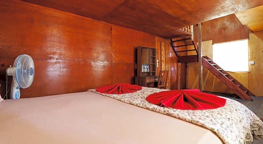 Tuk Tuk Timbul Bungalows