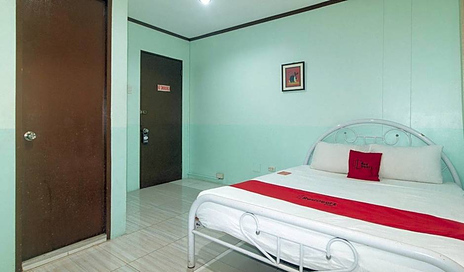 RedDoorz at Maanyag Pension House Mandaue